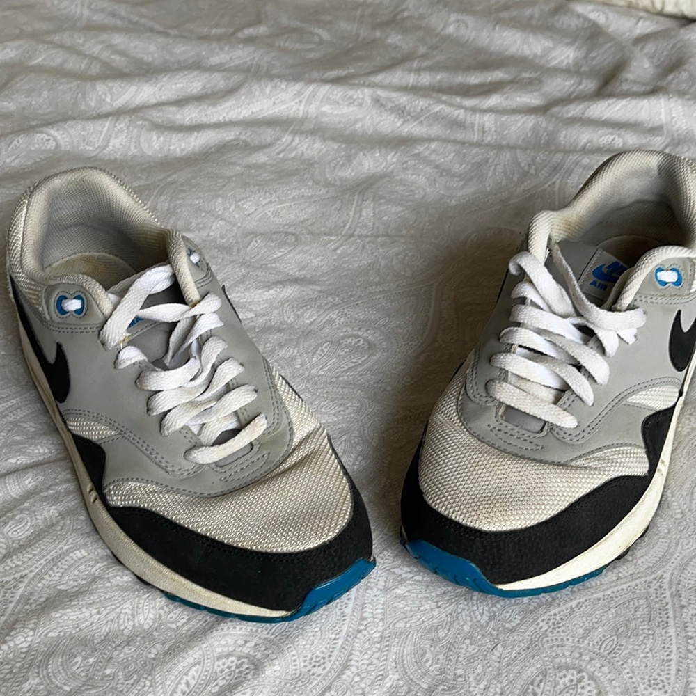 Nike shoes